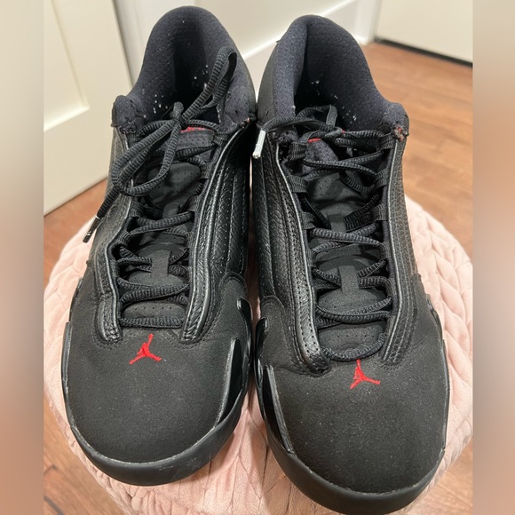 Men blk/red Jordan’s  gently worn - Picture 3 of 5